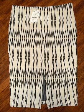 Zara Black and White Patterned Knit Pencil Skirt